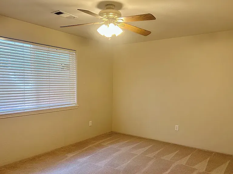 3311 Edgewater Dr — Photo 13