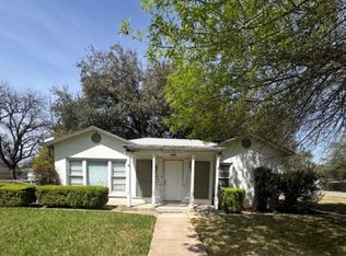 844 Laurel St, Uvalde, TX 78801