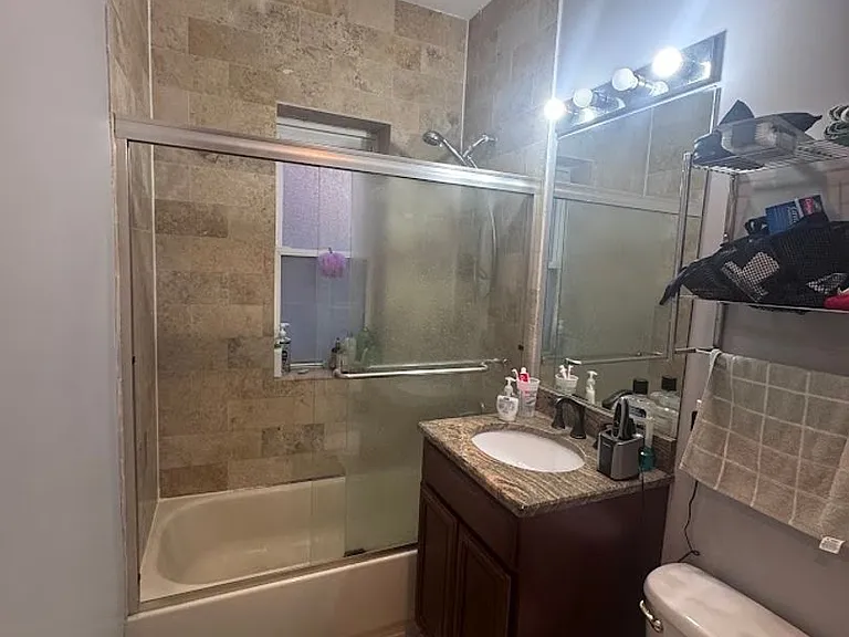1342 W Greenleaf Ave #2B — Photo 4