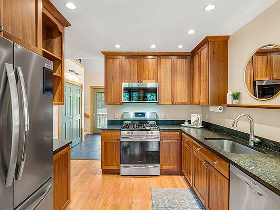 4th image of 4 Swallow Ln