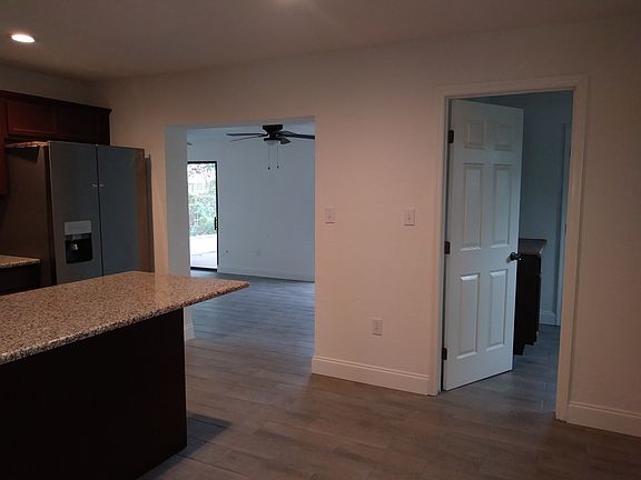 3rd image of 1038 Holland St