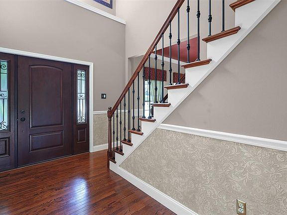 4th image of 2273 Crimson View Dr