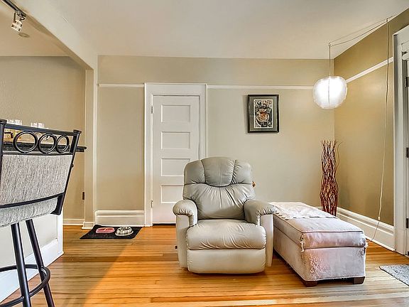 5th image of 1120 N Clarkson St APT 4