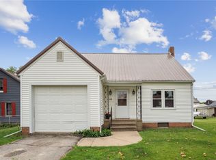 108 E Webster St, Wyoming, IA 52362