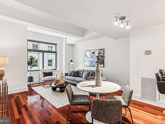 5th image of 1500 Chestnut St APT 5E