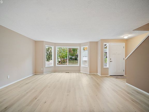 4th image of 11556 SW Cornell Pl