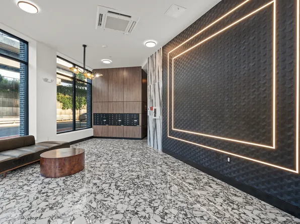 17 Avenue East image 10 of 57