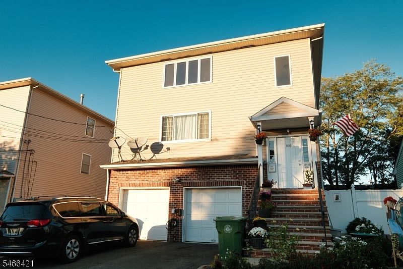 1st image of 806 Hampden St