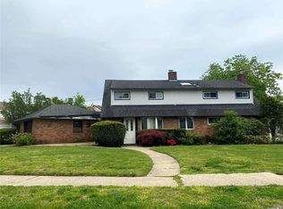 22 Winding Ln, Levittown, NY 11756
