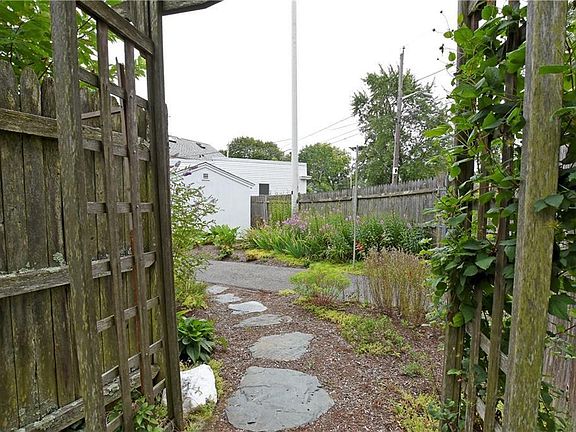 2nd image of 119 Bishop Ave