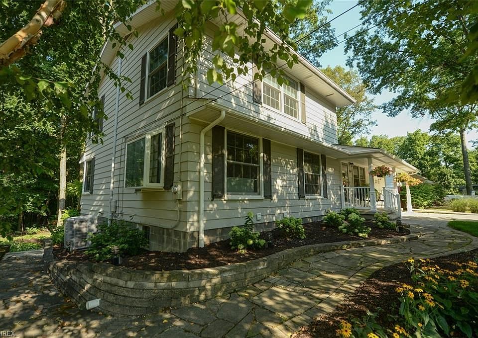 1st image of 414 Oak Manor Dr