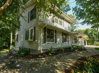 414 Oak Manor Dr, Ravenna, OH 44266