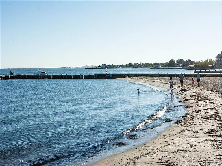Brookwood at Bay Shore — Photo 16