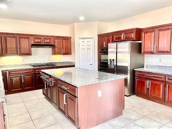 3rd image of 182 Foreston Ct