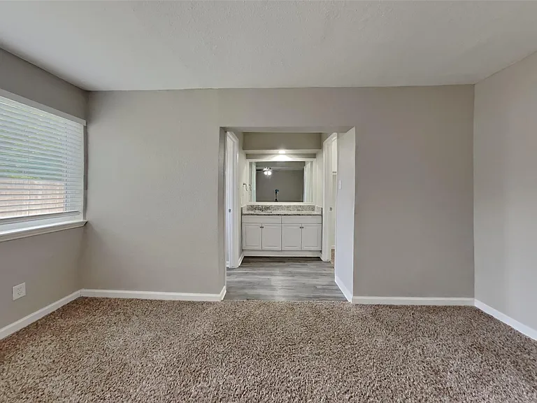 10210 Rippling Fields Dr — Photo 8