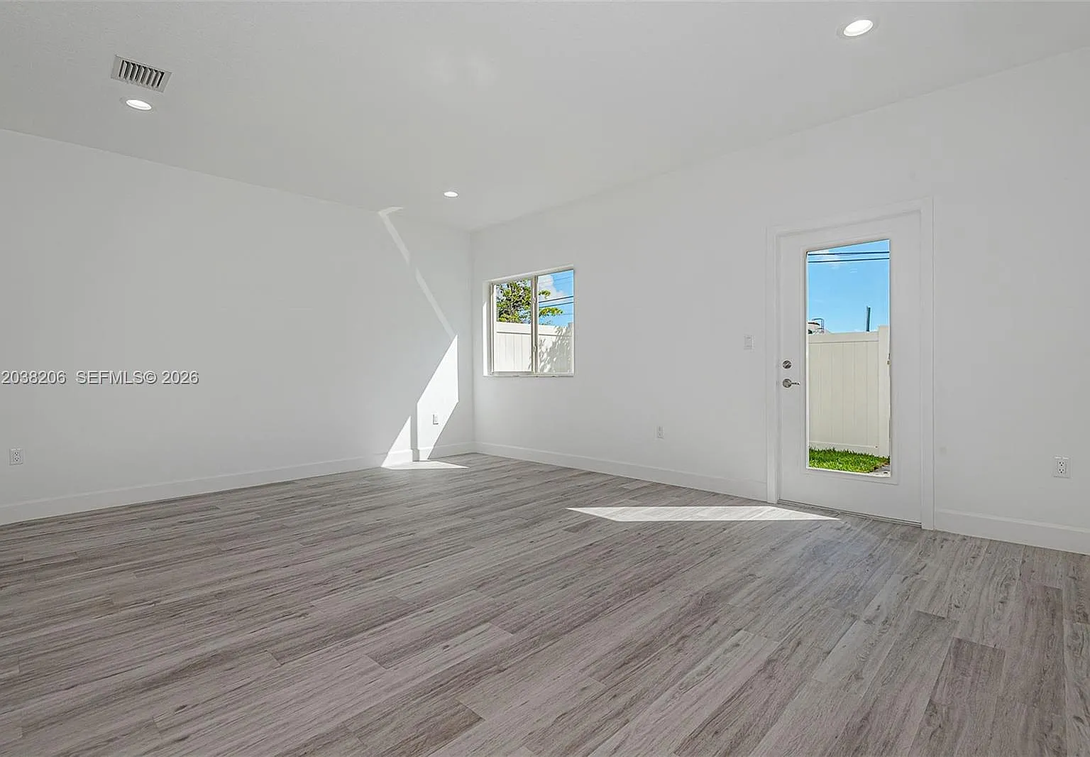 3 bed, 2.0 bath, 1348 sqft, $2,999 — Photo 4