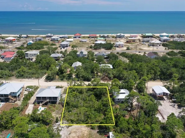 733 W Pine Ave, Eastpoint, FL 32328