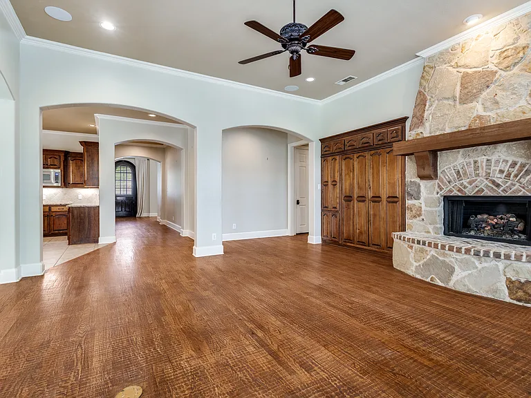 901 Sandy Trl — Photo 13
