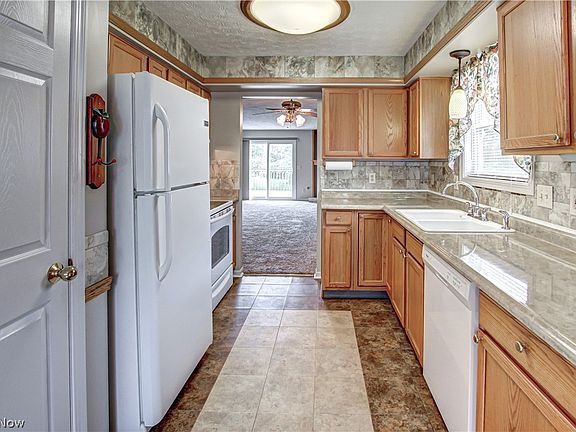 3rd image of 4694 Brookstone Ct