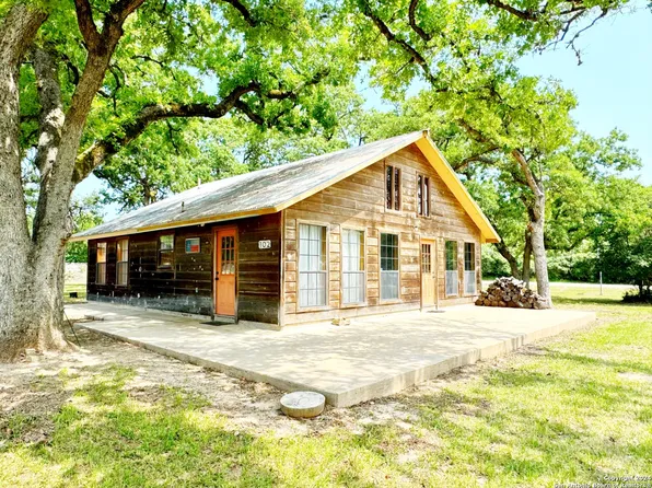 102 McLendon, Somerville, TX 78879