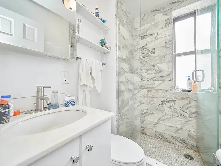 500 E 11th St #20 — Photo 8