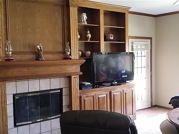 4th image of 2100 Whispering Creek Dr