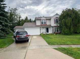 5896 Glenview Ct, Waterford, MI 48327