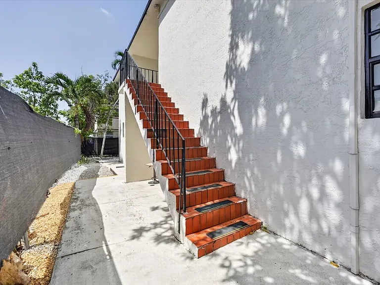1880 SW 4th St #3 — Photo 18