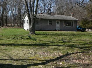 52572 Parkville Rd, Three Rivers, MI 49093