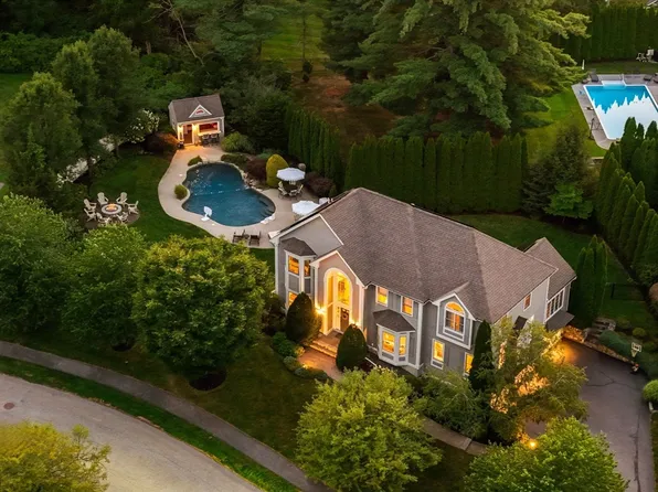 21 Leanne Dr, North Andover, MA 01845