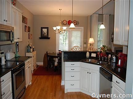 kitchen & breakfast room