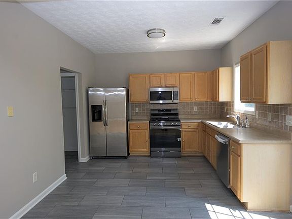 4th image of 483 Marsh Lake Rd