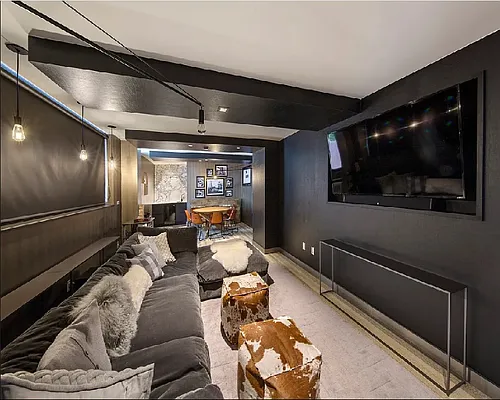 Rented by Monarch Realty Group | media 21