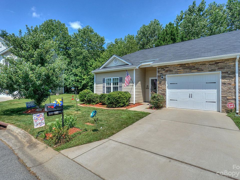 1st image of 141 Woodbridge Cir #27A