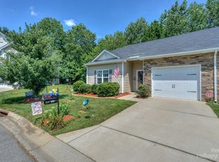 141 Woodbridge Cir #27A, Mount Holly, NC 28120