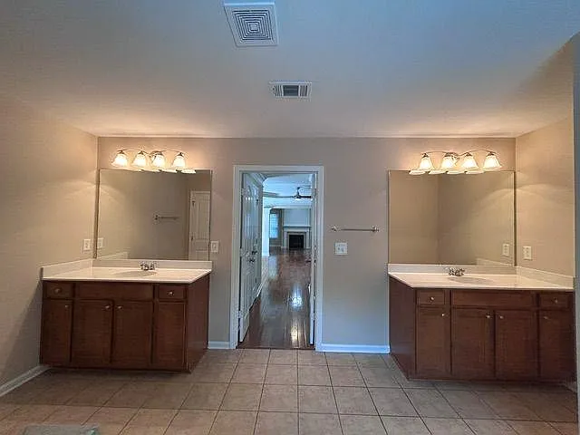308 Fieldhouse Cir SW — Photo 32