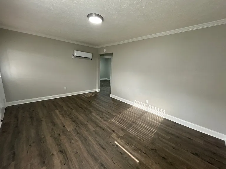 112 Holland Ave — Photo 4