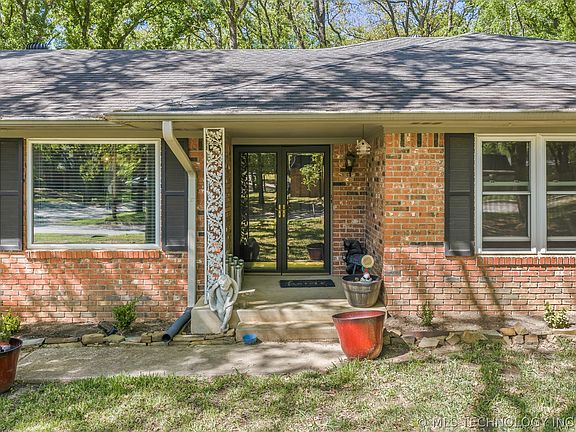 2nd image of 2321 Cloverleaf Pl