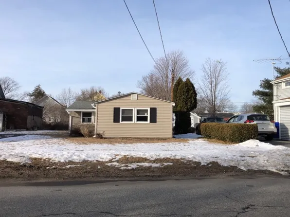 76 Dickens St, Pawtucket, RI 02861