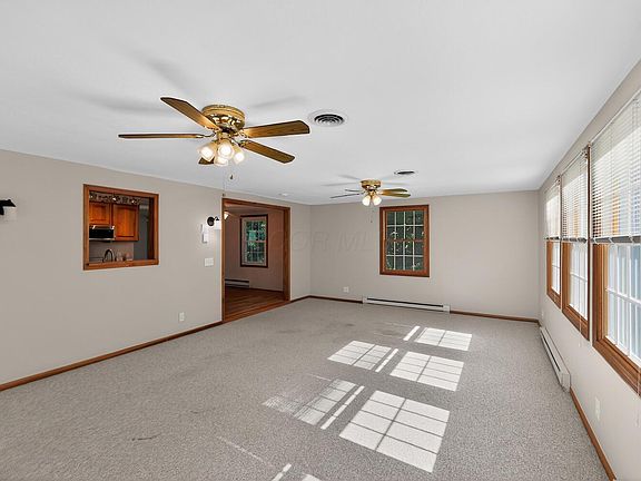 5th image of 1588 Apple Valley Dr