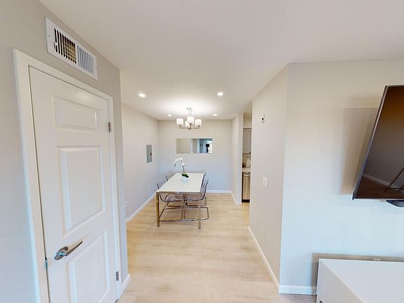 4th image of 711 S Bayshore Blvd APT 12