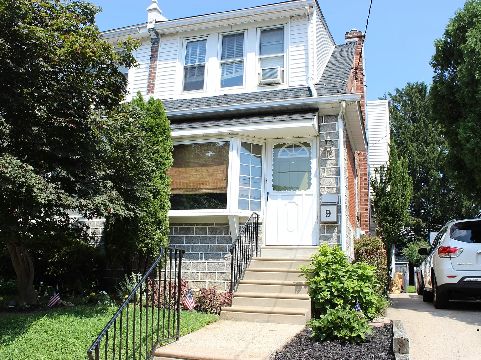 3 bed, 1.5 bath, 1328 sqft, $2,500 — Photo 4