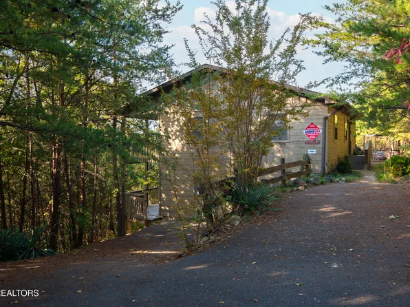 1433 Twin Rock Dr, Sevierville, TN 37862
