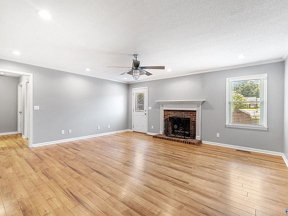 5th image of 2203 Springdale Dr SW
