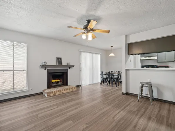 7600 Emmett F Lowry Expy APT 604, Texas City, TX 77591