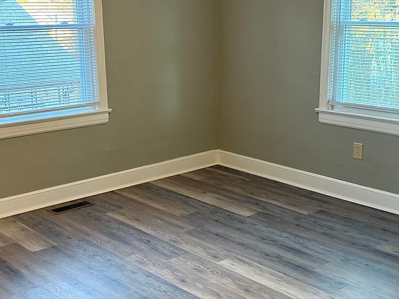 5th image of 1016 Fentress St NW