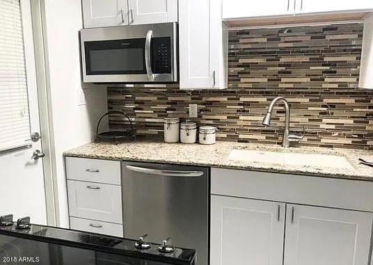 1231 E Maryland Ave #B — Photo 14