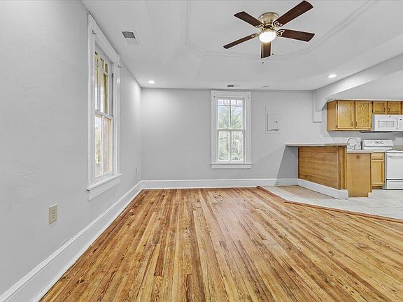 4th image of 1225 Stewart Ave SE