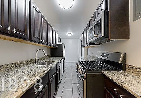 3rd image of 4309 47th Ave APT 3R