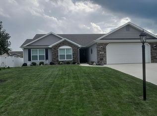 1407 Barrington Dr, Auburn, IN 46706